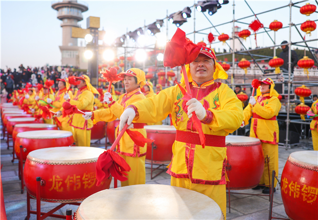 你好，2025！新年在成山头“追光”，仪式感拉满！