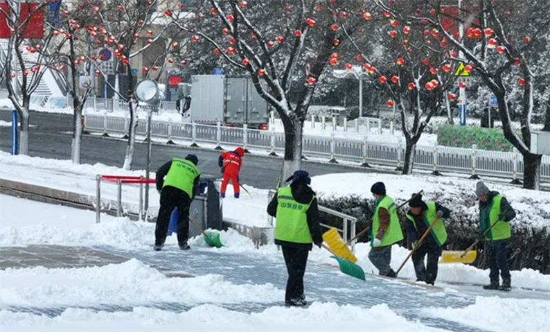 雪下不停，威海“清雪天团”不停歇！